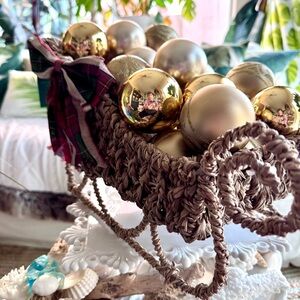 NWT! Sea Grass Hyacinth Christmas Santa Sleigh